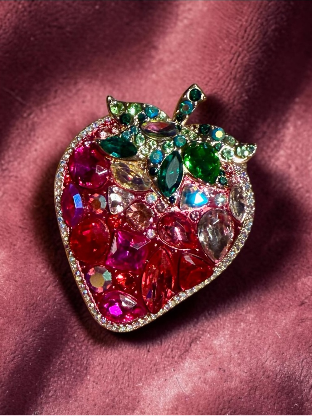 ✨Glistening Strawberry Brooch🍓